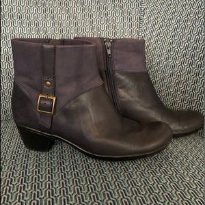 Clarks Navy Blue Booties size 9.5